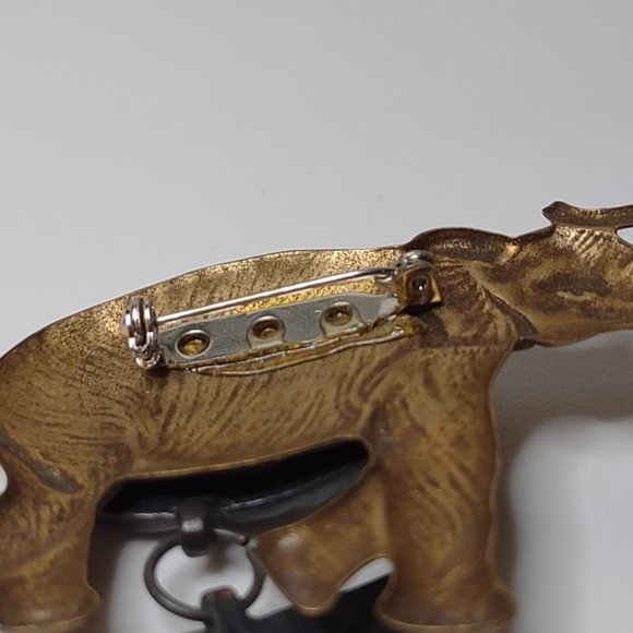 Very Cool Decorative Metal Lucky Elephant Dangle Brooch - Picture 12 of 12